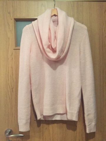 imusau.lt | parduodama Šiltas megztinis plačiu kaklu