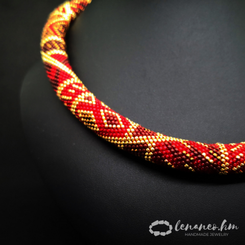 imusau.lt | parduodama Ruby red necklace for women patchwork style bead crochet rope with gold geometric print