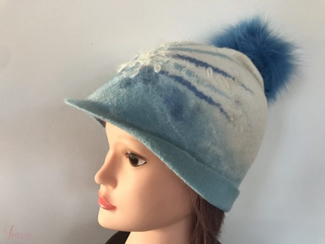 imusau.lt | parduodama Velta kepuraitė su kailiniu bumbulu