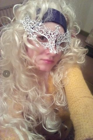 imusau.lt | parduodama Garbanotas baltas ilgas perukas su kauke