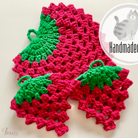 imusau.lt | parduodama Nertas stalo padėkliukų ir puodkėlės rinkinys - "Uoga."