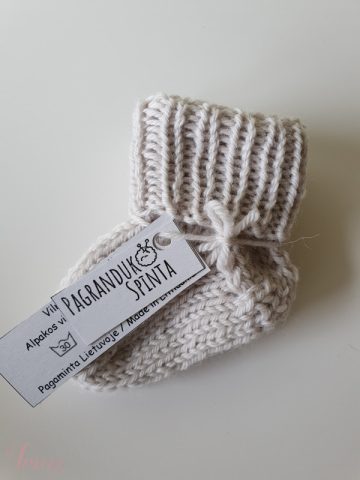 imusau.lt | parduodama Megztos rankomis vilnonės naujagimio kojinytės