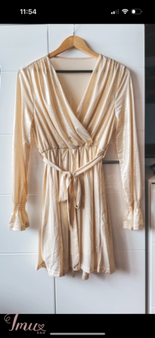 imusau.lt | parduodama Auksinės spalvos suknelė su dirželiu per juosmenį