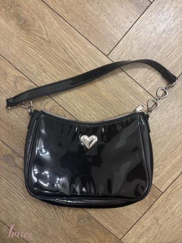 imusau.lt | parduodama H&M blizgi juoda rankinė